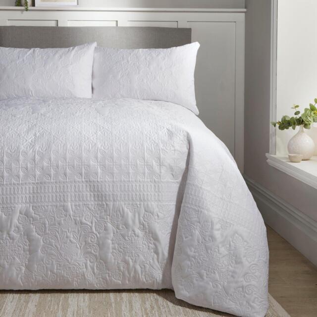 Serene Home Avery Pinsonic Damask Duvet Cover Set in White