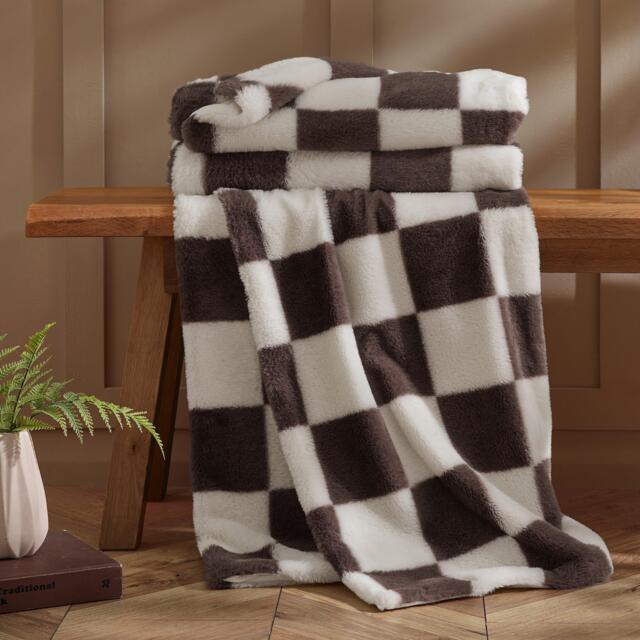 Catherine Lansfield Cosy Soft Checkerboard Fleece Blanket Throw - image 1