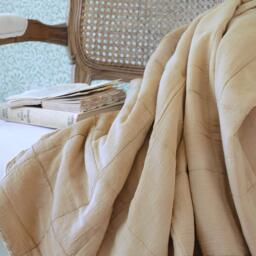 Hermione Bedspread in Roasted Cashew - thumbnail 3