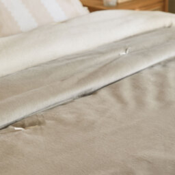 Belle Nuit Tufted Velvet Oatmeal Bedspread - thumbnail 4