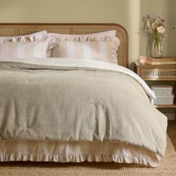 Belle Nuit Tufted Velvet Oatmeal Bedspread