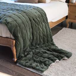 Lay Me Down Quilted Bedspread in Olive (Bedspread)
