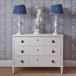 Gustavian White Chest of Drawers - thumbnail 4