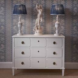 Gustavian White Chest of Drawers - thumbnail 3
