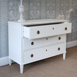 Gustavian White Chest of Drawers - thumbnail 5