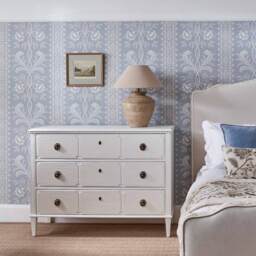 Gustavian White Chest of Drawers - thumbnail 2