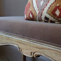 Love Story Mole Velvet Bench - thumbnail 2
