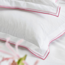 Designers Guild 400 Bed Linen Set in Fuchsia Pink (Superking Set)