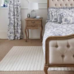 White Woven Wool Rug - thumbnail 3