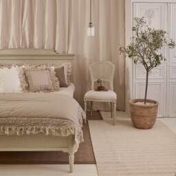 White Woven Wool Rug - thumbnail 4