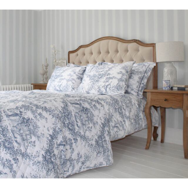 Country Toile Blue Bedspread (Medium)