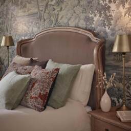 Love Story Cocoon French Bed in Mole Velvet (King Size Bed) - thumbnail 2