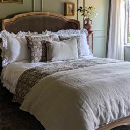 Love Story Cocoon French Bed in Mole Velvet (King Size Bed) - thumbnail 1