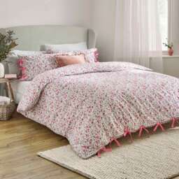 Hannah Wild Rose Bed Linen Set in Pink (Superking Set) - thumbnail 4