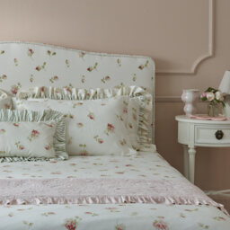 Nostalgic Rose Ruffle Upholstered Bed (Super King Size Bed) - thumbnail 4