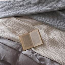 Dreamy Cotton Bedspread in Ivory  (Grande)