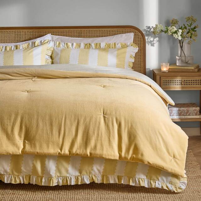 Belle Nuit Tufted Velvet Yellow Bedspread - image 1