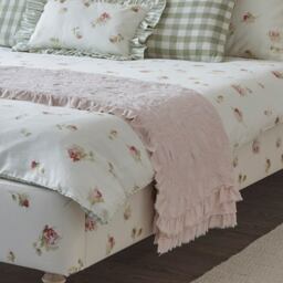 Le Sojourn Ruffle Bedspread in Petal Pink - thumbnail 4