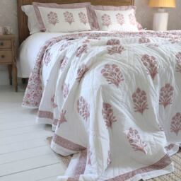 Nest Hand Blocked Bedspread Set