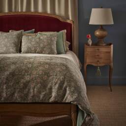 Love Story Cocoon Upholstered Bed in Berry Velvet (King Size Bed) - thumbnail 5