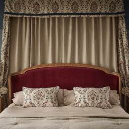 Love Story Cocoon Upholstered Bed in Berry Velvet (King Size Bed) - thumbnail 3