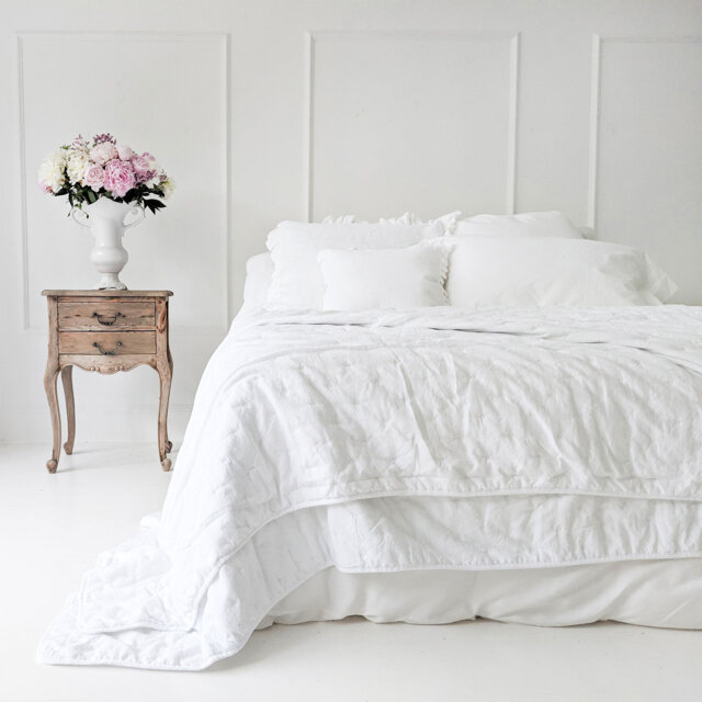 Peachskin Quilted Bedspread in Pearly White - image 1