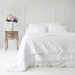 Peachskin Quilted Bedspread in Pearly White