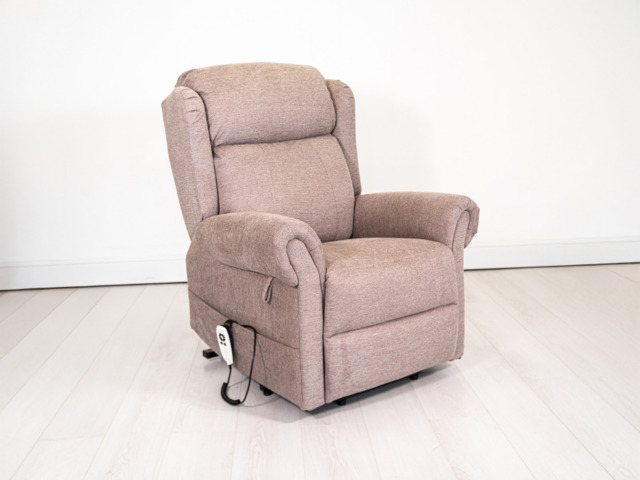 Carlton Electric Reclining Chair - image 1