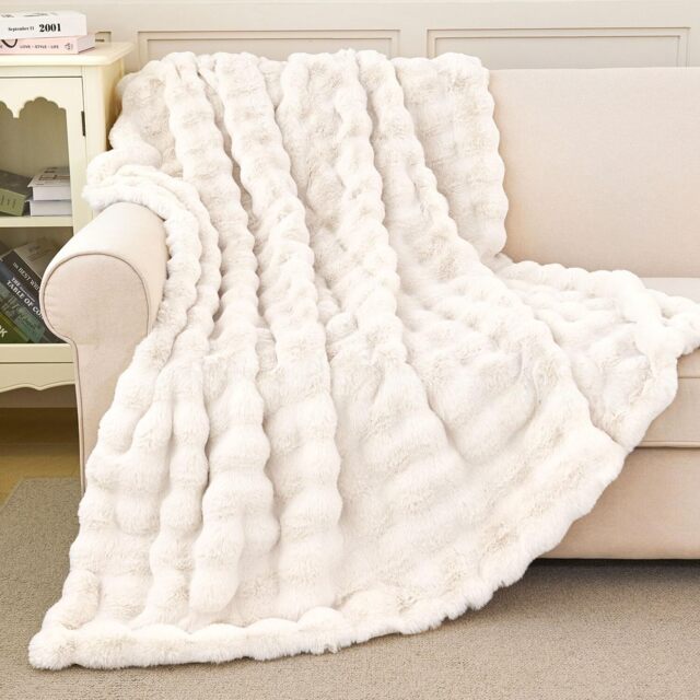 Luxury Faux Fur Throw Blanket - White
