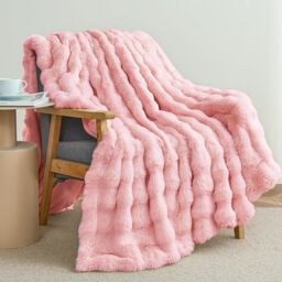 Luxury Faux Fur Throw Blanket - thumbnail 1