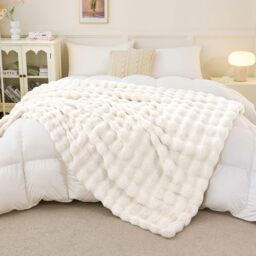 Luxury Faux Fur Throw Blanket - thumbnail 2