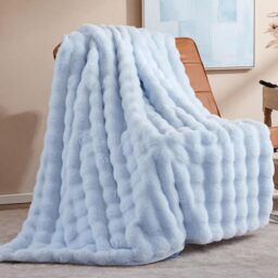 Luxury Faux Fur Throw Blanket - thumbnail 6