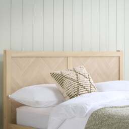Herringford King Bed - thumbnail 3