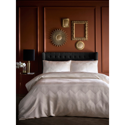 Laurence Llewelyn-Bowen Ivory Jacquard Duvet Set