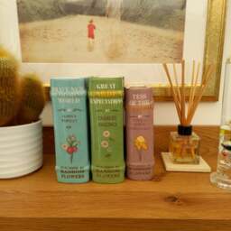 "Ceramic Book Vase "" Tess Of The Daffodils""" - thumbnail 3