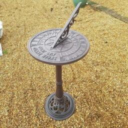 Traditional Cast Iron Garden Sundial – Rustic Outdoor Garden Ornament - DS - thumbnail 5