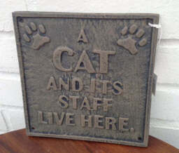 Cast Iron Cat Sign - A CAT AND IT'S STAFF LIVE HERE - thumbnail 2