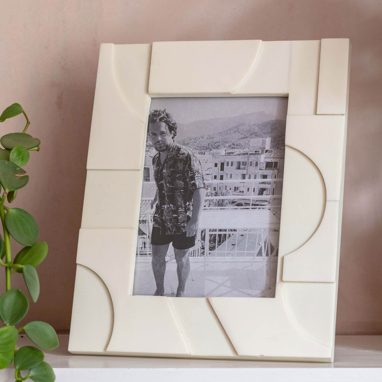 Graham and Green Ivory 3D Abstract Photo Frame - image 1