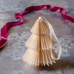 Graham and Green Cream Christmas Tree Honeycomb Decoration