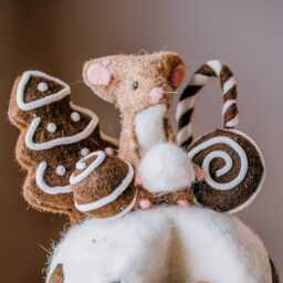Graham and Green Bert & Bee in the Christmas Cake Decoration - thumbnail 2