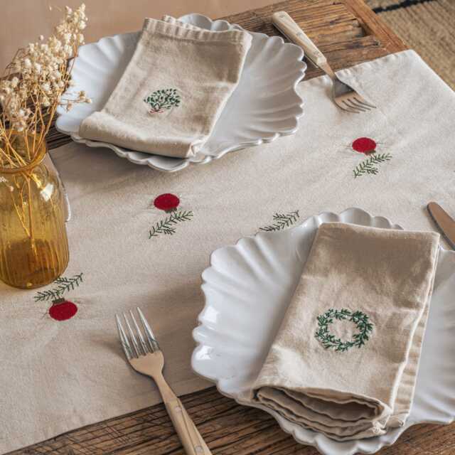 Graham and Green Christmas Wreath Cotton Napkin - image 1