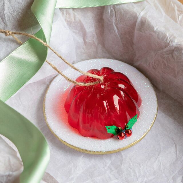 Graham and Green Jelly on a Plate Christmas Tree Decoration - image 1