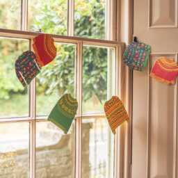 Graham and Green Christmas Jumpers Garland