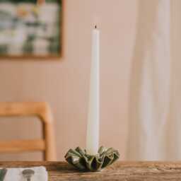 Graham and Green Green Porcelain Frill Candle Holder - thumbnail 3