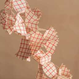 Graham and Green White & Red Concertina Christmas Garland - thumbnail 2