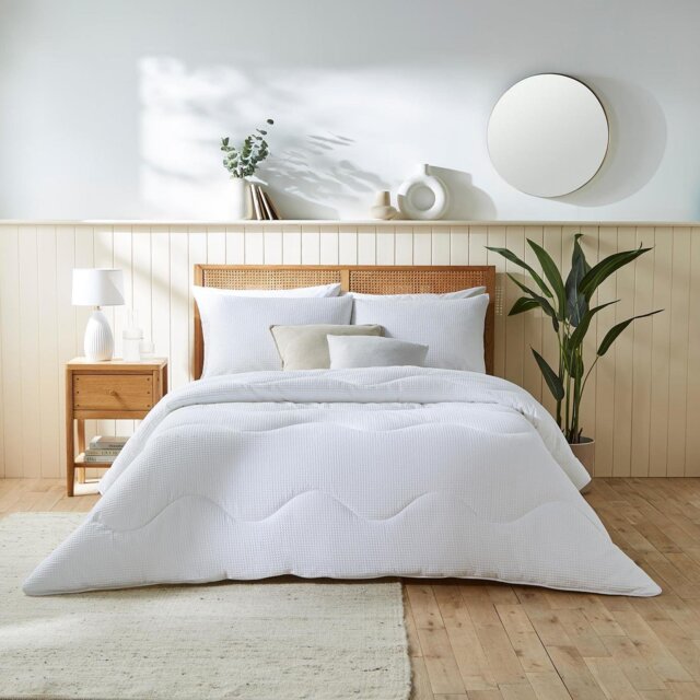 Night Lark Cotton Waffle White 4.5 Tog Duvet Set - King Size