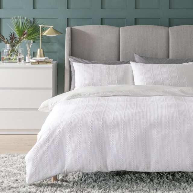 Habitat Patterned Waffle White Bedding Set - King size