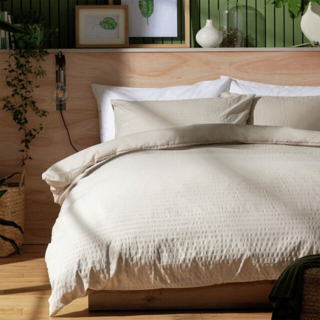 Habitat Seersucker Plain Taupe Bedding Set - Double