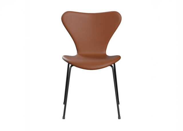 Fritz Hansen Series 7 Chair Essential Leather Walnut with Black Legs