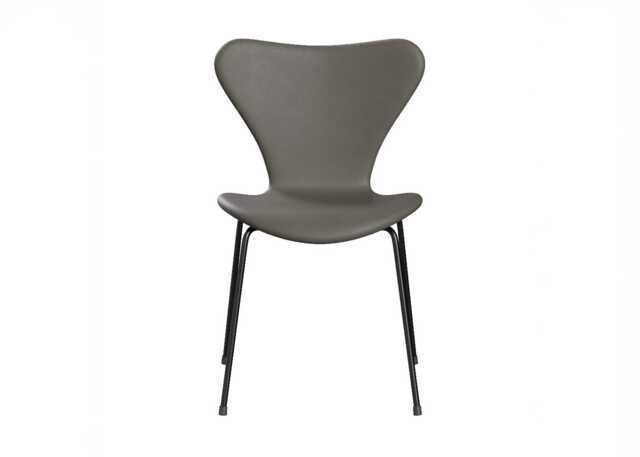 Fritz Hansen Series 7 Chair Essential Leather Lava with Black Legs